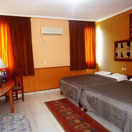 Hotel Saffana ドゥアラ エクステリア 写真