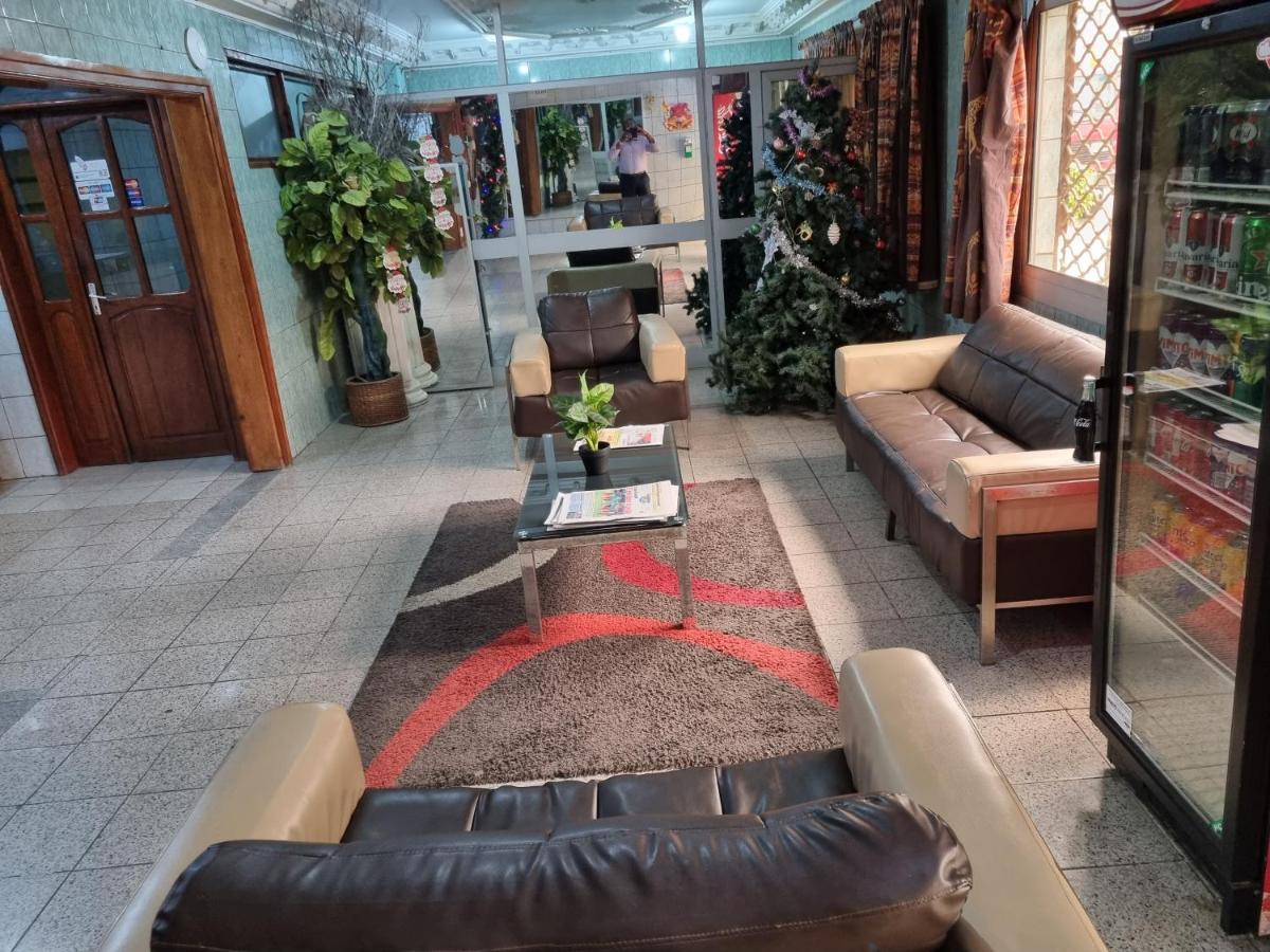 Hotel Saffana ドゥアラ エクステリア 写真